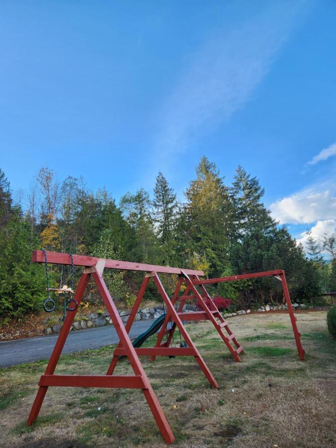 Sunshine Coast Resort Madeira Park Exterior photo